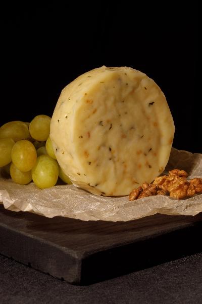 Качотта с пажитником и зернами горчицы